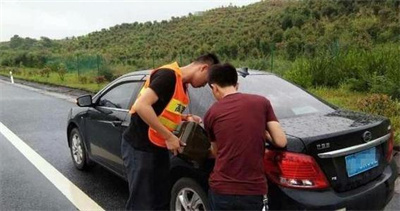  代县道路救援告诉您汽车在路上没油该怎么办？